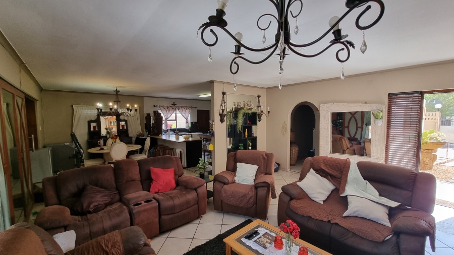 8 Bedroom Property for Sale in Die Bos Western Cape